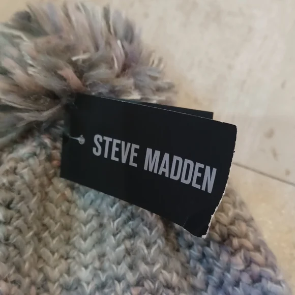 NWT Steve Madden Pastel Pom Pom Beanie - Picture 2 of 6
